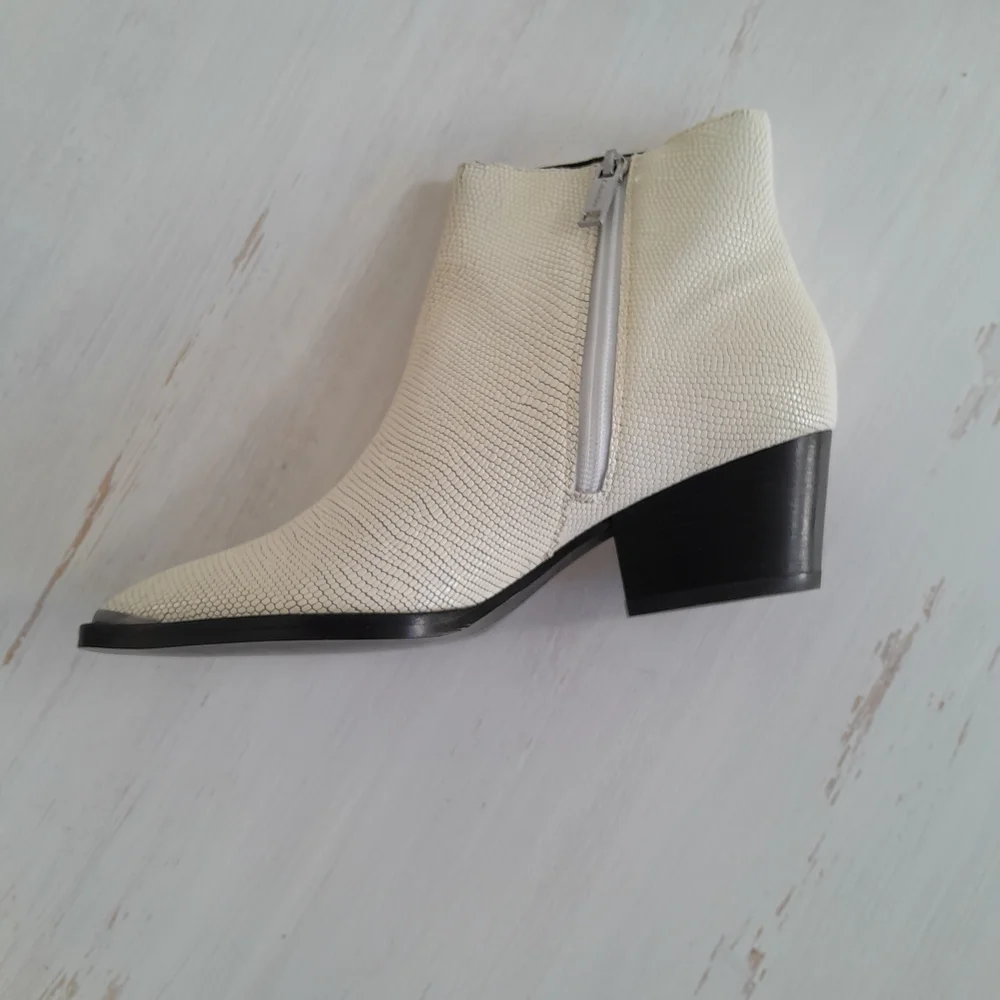 Calvin Klein Jeans Narice Ivory Pointed Toe Ankle Boots Block Heel Size 6